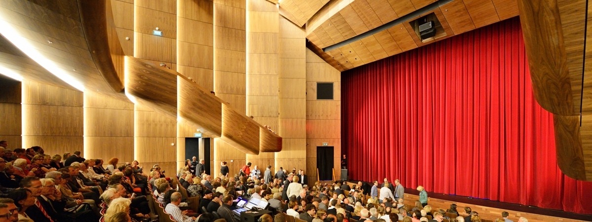 De Kom: Stage curtains & curtain tracks by ShowTex