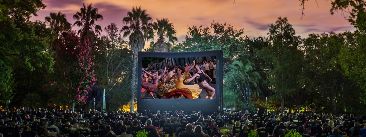 The Galileo Project - Touring open air cinema - Outdoor projection screen