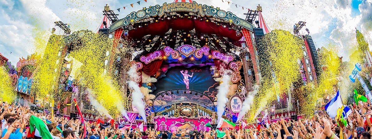 Tomorrowland: massive velvet stage curtains