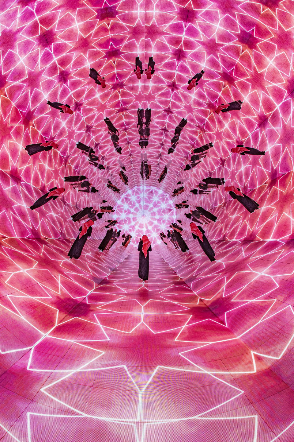 Endless reflections with GiantMirror mirror foil