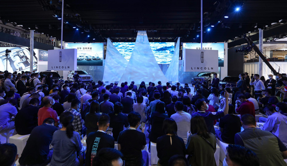 Car launch using HiSpeed Reveal unveiling system