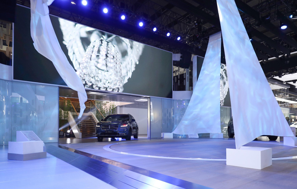 Car launch using HiSpeed Reveal unveiling system
