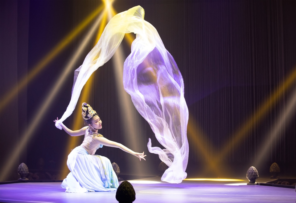 ShowTex Tulle Aymond Mini, FeatherSilk for Sound of Dunhuang
